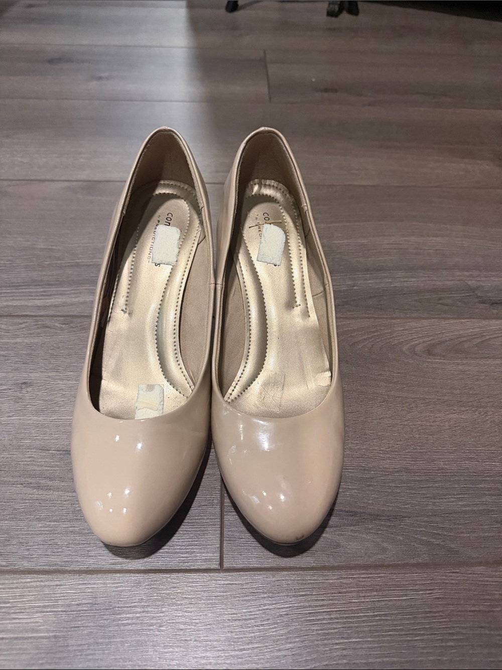 comfort plus by Predictions Beige Patent Round-Toe Heels
